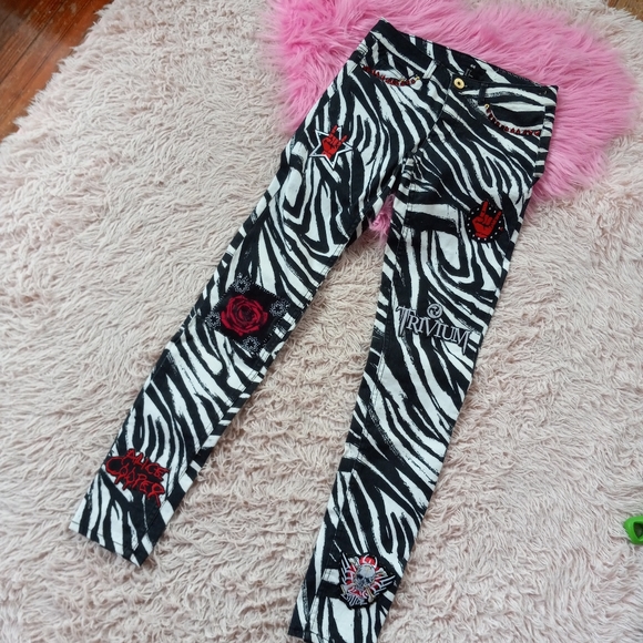 NEW PICS! 💀Punk rock zebra skinnys- metal bands trivium & Alice cooper patches - Picture 11 of 16